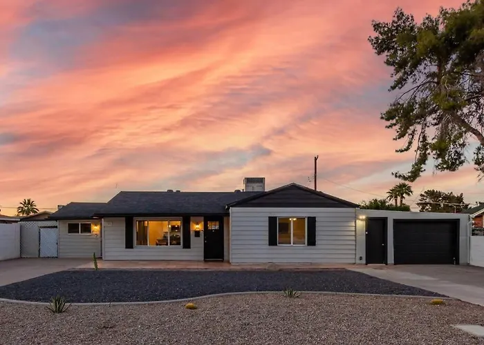 New Midtown Modern With Backyard Apartment
