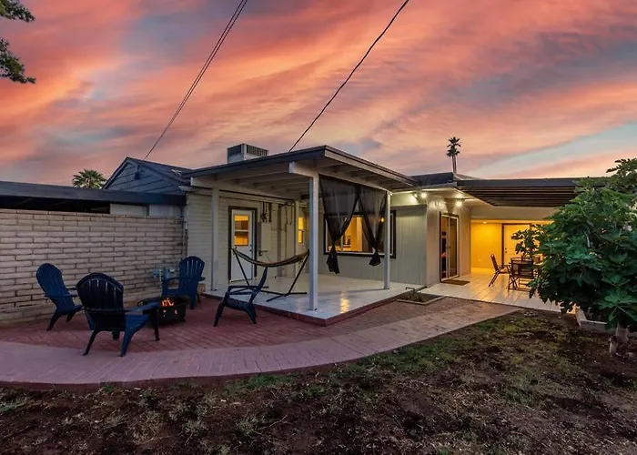 New Midtown Modern With Backyard *