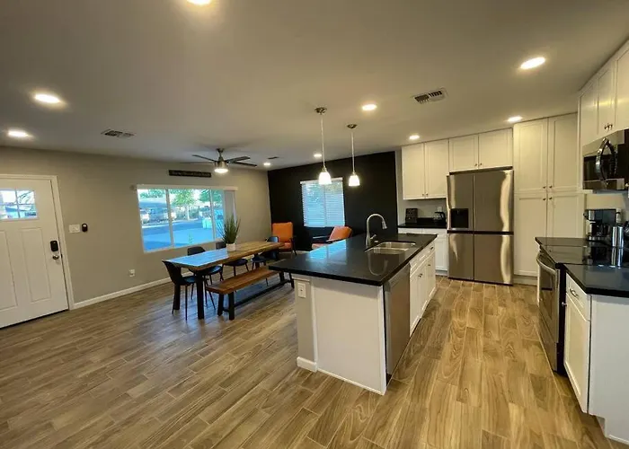 Apartment New Midtown Modern With Backyard Phoenix
