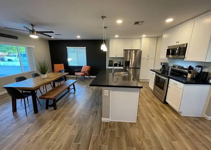 New Midtown Modern With Backyard * Phoenix