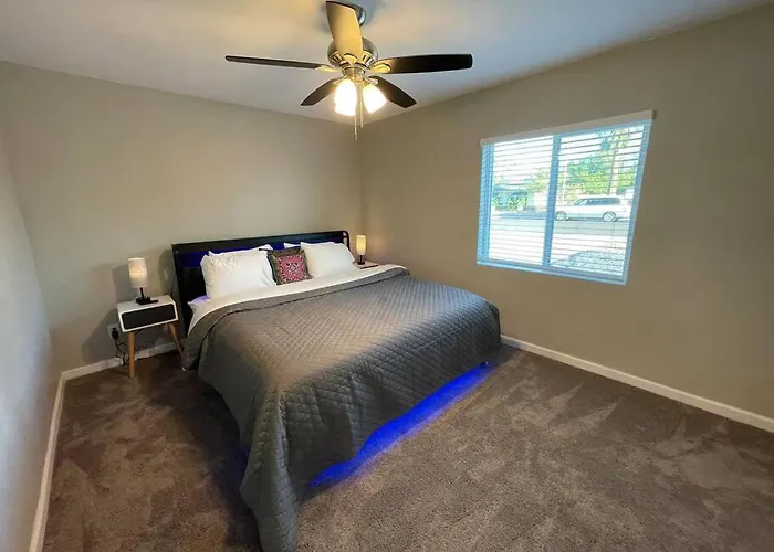 New Midtown Modern With Backyard Apartment *